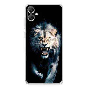 Чехол с картинкой «Хищники» для Samsung Galaxy A06 (Лев в темноте)