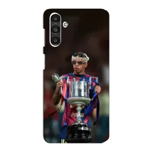 Чехол с футболистом Ламин Ямаль Samsung Galaxy M34 (5G) (Ямаль с кубком)