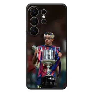 Чехол с футболистом Ламин Ямаль Samsung Galaxy S26 Ultra (Ямаль с кубком)