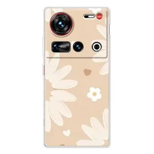 Чехол с цветочным принтом на 傳說 ZTE Nubia Z70 Ultra (Бежевые цветы)