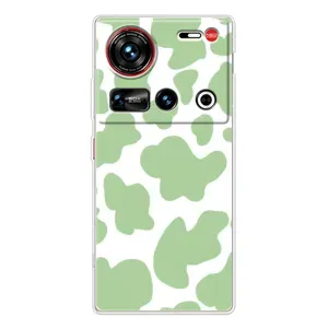 Чехол с принтом коровы на 傳說 ZTE Nubia Z70 Ultra (Зеленый принт)
